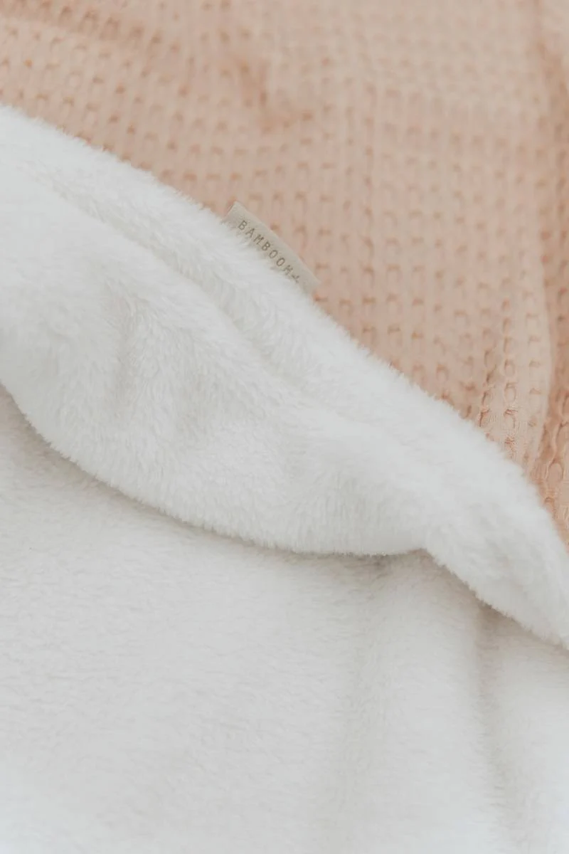 Coperta culla 100X75 Goffrato + Lato Peluche - NEUTRAL PINK 134 - Image 4